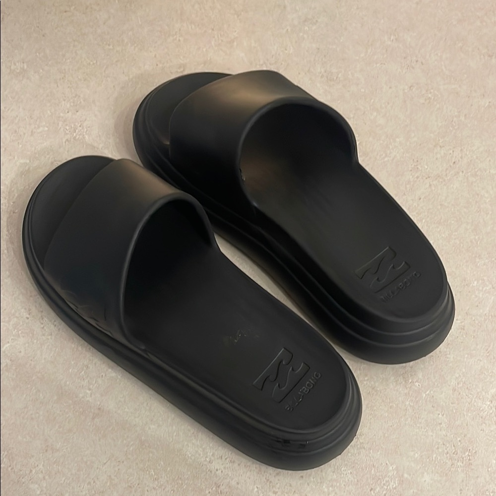 NWOT Billabong Platform Slide Sandals